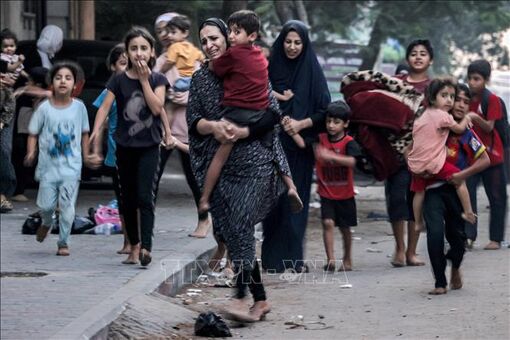 Người dân Gaza đối mặt lựa chọn khó khăn, ở lại chịu bom đạn hay tha hương