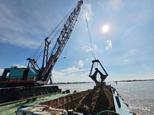 Đáp ứng nhu cầu cấp bách về cát