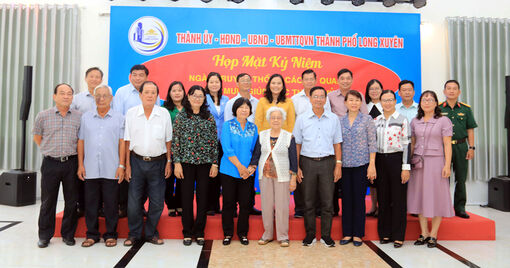 Thành ủy Long Xuyên Họp mặt kỷ niệm ngày truyền thống các cơ quan tham mưu, giúp việc Thành ủy