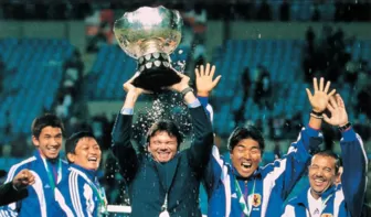 HLV Troussier lọt tốp 10 nhà cầm quân xuất sắc nhất lịch sử Asian Cup