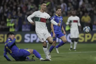 Ronaldo lập cú đúp, Bồ Đào Nha chắc ngôi đầu vòng loại EURO 2024