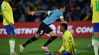 Vòng loại World Cup: Brazil thua sốc, Messi giúp Argentina thắng