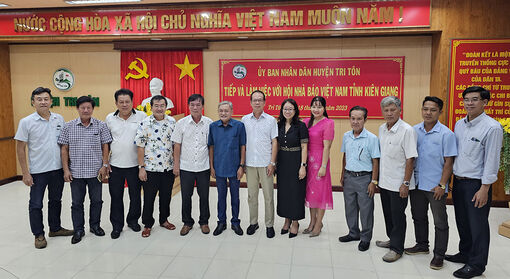 Hội Nhà báo tỉnh Kiên Giang đi thực tế sáng tác tại Tri Tôn