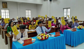 Kỳ họp thứ 9 (chuyên đề) HĐND huyện Phú Tân thông qua 5 nghị quyết