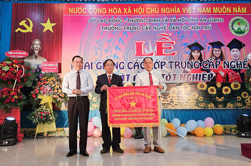 Trường Trung cấp nghề Dân tộc nội trú An Giang khai giảng năm học mới