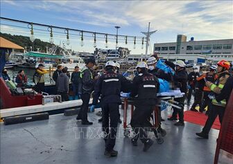 Lật tàu đánh cá ngoài khơi Hàn Quốc làm 4 người tử vong