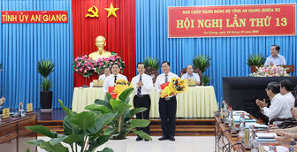 Khai mạc Hội nghị lần thứ 13, Ban Chấp hành Đảng bộ tỉnh An Giang khóa XI và trao quyết định điều động, bổ nhiệm cán bộ