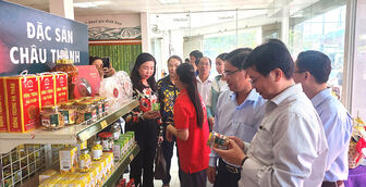 Khai trương điểm giới thiệu, bán và kết nối tiêu thụ sản phẩm OCOP, sản phẩm công nghiệp nông thôn tiêu biểu và đặc sản An Giang ở Châu Thành