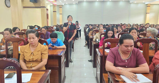Đối thoại giữa Đảng, chính quyền với cán bộ, hội viên phụ nữ ở TP. Châu Đốc