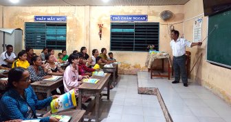 Lớp học xóa mù chữ của đồng bào dân tộc thiểu số Khmer