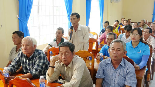Bí thư Huyện ủy Tri Tôn tiếp xúc cử tri xã Lương An Trà