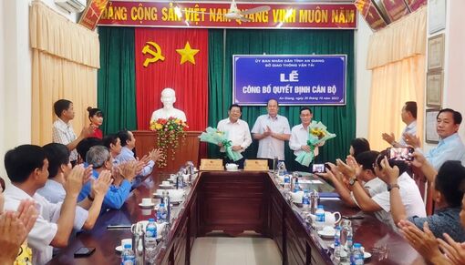 Công bố quyết định của cán bộ của UBND tỉnh An Giang