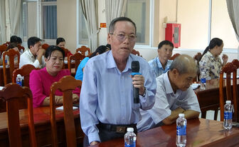Bí thư Huyện ủy Tri Tôn tiếp xúc cử tri thị trấn Tri Tôn
