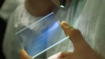 Xuất hiện ổ cứng máy tính làm bằng thủy tinh, độ bền 10.000 năm