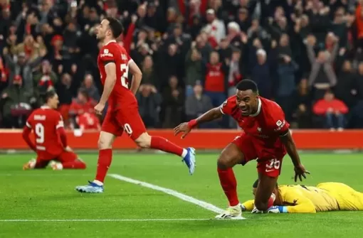 'Chân gỗ' Nunez lỡ bàn thắng khó tin, Liverpool ra oai hạ gục Toulouse