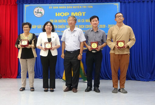 Huyện Tri Tôn tri ân những người góp công chiến thắng đại dịch COVID-19