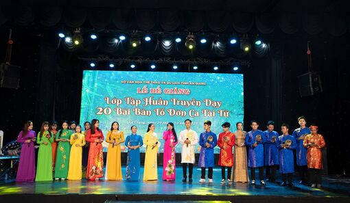 An Giang: Bế giảng lớp tập huấn truyền dạy 20 bài bản tổ đờn ca tài tử năm 2023