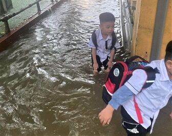 Sập tường trường học ở Hà Tĩnh do mưa lớn, 1 nữ sinh bị thương