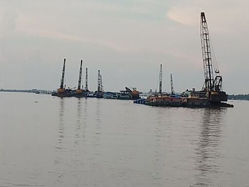 Ban An toàn giao thông An Giang chỉ đạo đảm bảo an toàn giao thông phương tiện thủy neo đậu trên các tuyến sông, khu vực mỏ bị cấm khai thác cát