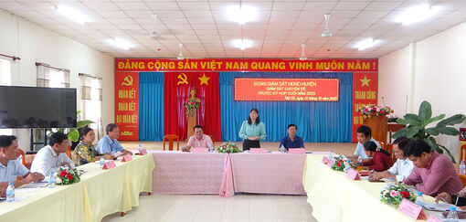 HĐND huyện Tri Tôn khảo sát các dự án chăn nuôi bò giảm nghèo
