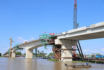 Cầu Châu Đốc thi công vượt tiến độ gần 30%