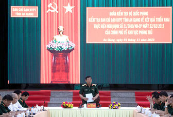Thượng tướng Huỳnh Chiến Thắng kiểm tra việc triển khai khu vực phòng thủ tại An Giang