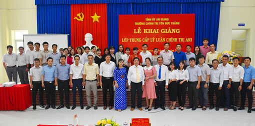 Trường Chính trị Tôn Đức Thắng khai giảng lớp Trung cấp lý luận chính trị A93