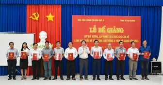 48 cán bộ hoàn thành lớp bồi dưỡng, cập nhật kiến thức lãnh đạo, quản lý tỉnh An Giang năm 2023