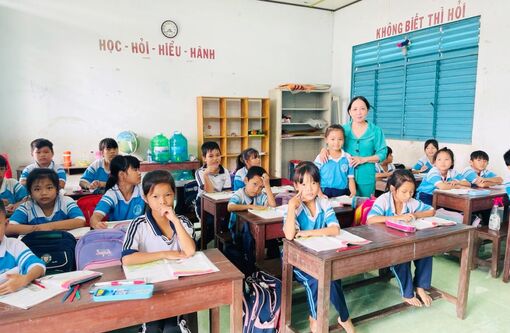 Thăm lại lớp học xứ cồn