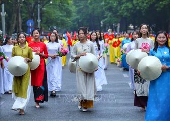 Áo dài truyền thống: Từ Đại sứ văn hóa đến Đại sứ du lịch Hà Nội