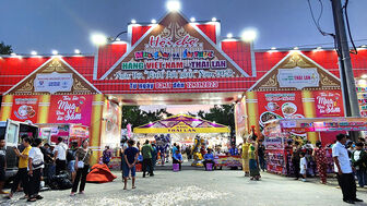 Khai mạc Hội chợ mua sắm và ẩm thực hàng Việt Nam-Thái Lan, Ngày hội bánh dân gian ở Chợ Mới