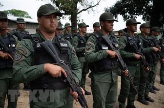 Venezuela giành lại quyền kiểm soát nhà tù bị các tù nhân chiếm giữ