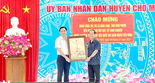 Huyện Chợ Mới và TX. Bình Long trao đổi, giao lưu kinh nghiệm giảm nghèo
