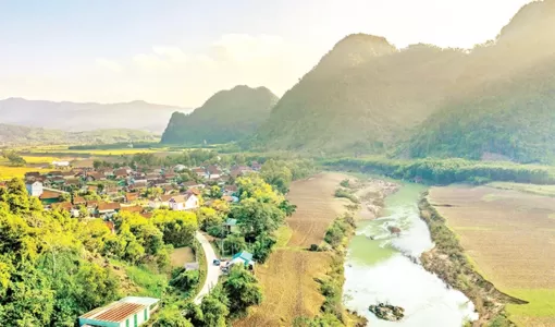 Trải nghiệm du lịch Tân Hóa cuối mùa nước lũ