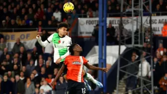 Kết quả Ngoại Hạng Anh: Luis Diaz gỡ hòa phút bù giờ, Liverpool thoát thua