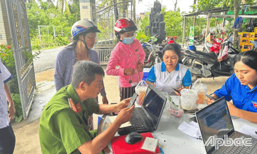 Công an tỉnh Tiền Giang: Nhiều kết quả tích cực trong thực hiện cao điểm cài đặt VNeID
