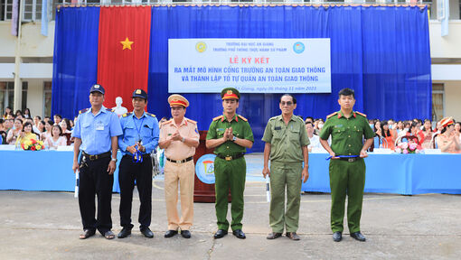 Ra mắt mô hình “Cổng trường an toàn giao thông” và bảo đảm trật tự an toàn giao thông trước cổng Trường Phổ thông Thực hành sư phạm