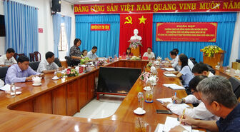Thường trực HĐND huyện Tri Tôn giao ban với 15 xã, thị trấn