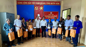 Chủ tịch UBMTTQVN tỉnh An Giang Nguyễn Tiếc Hùng dự Ngày hội Đại đoàn kết trong vùng Khmer