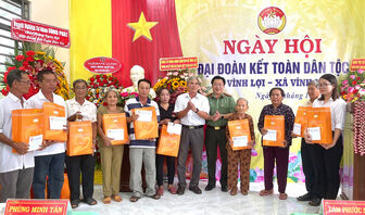 Huyện An Phú tổ chức Ngày hội Đại đoàn kết toàn dân tộc tại ấp điểm thuộc xã Vĩnh Lộc