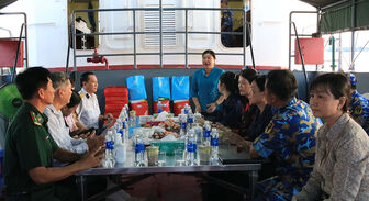 Trung ương Hội Liên hiệp Phụ nữ Việt Nam thăm cán bộ, chiến sĩ bảo vệ biên giới An Giang