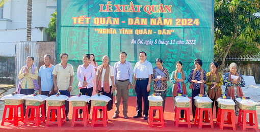 Nghĩa tình quân - dân gắn bó keo sơn