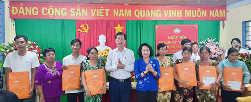 Phó Chủ tịch UBND tỉnh An Giang Lê Văn Phước  dự Ngày hội “Đại đoàn kết toàn dân tộc” năm 2023 tại khóm Phú Hữu