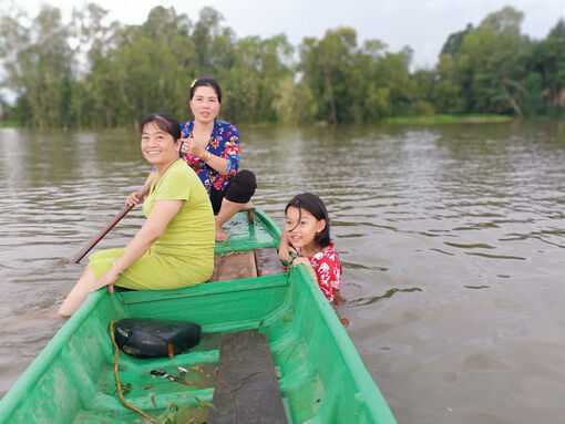 Tắm đồng mùa nước nổi