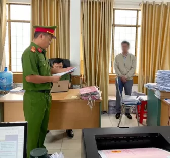 Tạm giữ nhân viên phòng đăng ký đất đai tỉnh Gia Lai vì nhận hối lộ