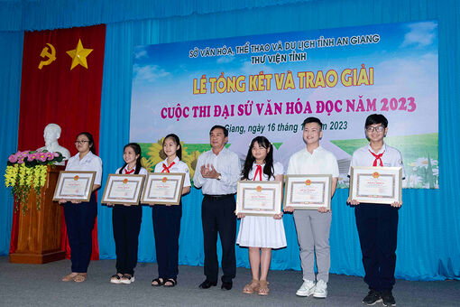 Trao giải Cuộc thi “Đại sứ văn hóa đọc” năm 2023