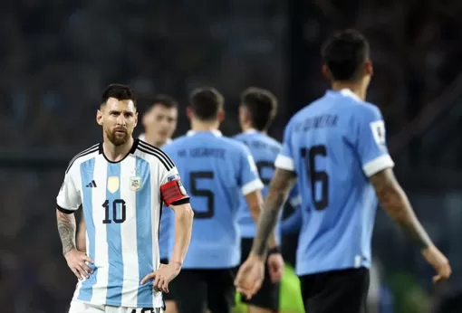 Messi thành "tội đồ" của Argentina, Brazil thua ngược tại Colombia