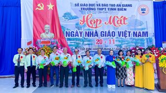 Trường THPT Tịnh Biên tổ chức họp mặt kỷ niệm 41 năm Ngày Nhà giáo Việt Nam