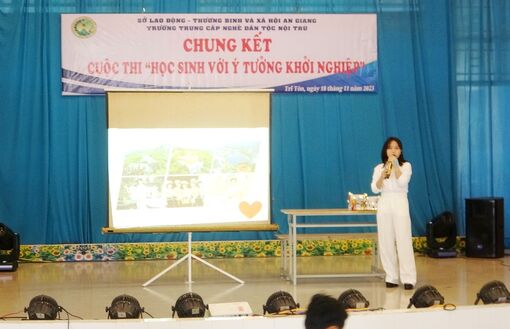 Học sinh trường nghề trình bày ý tưởng khởi nghiệp