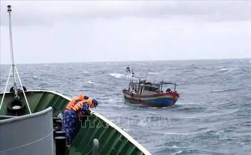 Thời tiết ngày 18/11: Lốc xoáy và gió giật mạnh trên biển